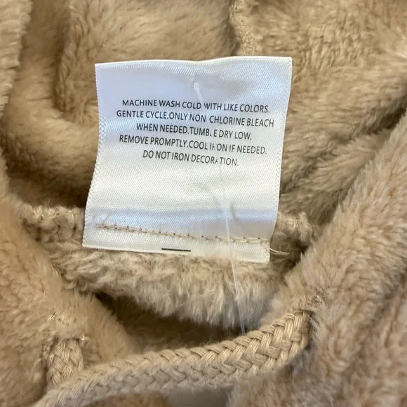 Winnie The Pooh 100% Polyester Super Soft Pullover Sweatshirt - Picture 7 of 7